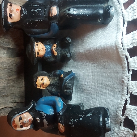 1960s Salt & Pepper Cast Iron Family by Danecraft - Picture 6 of 12